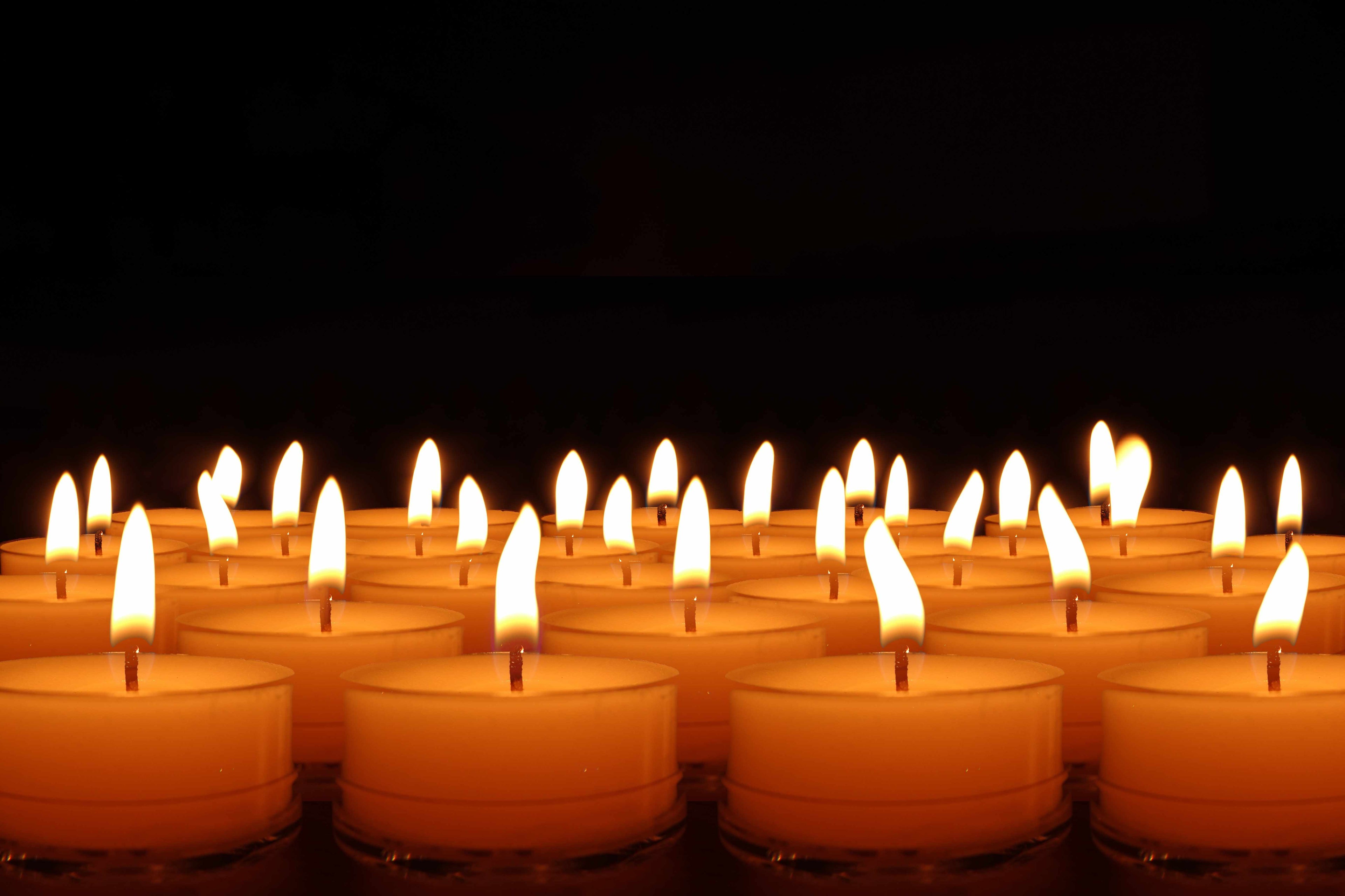 How to Burn a Candle Properly: The Ultimate First Burn Guide